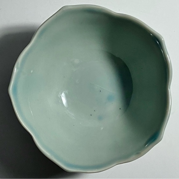VINTAGE CELADON GREEN LOTUS BOWL / Small & Elegant / 3.5 in. / Some Firing Flaws - Picture 7 of 10